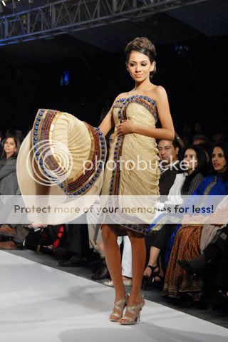 pakistan_institute_of_fashion_design_pfdc_pakistan_fashion_week_3.jpg