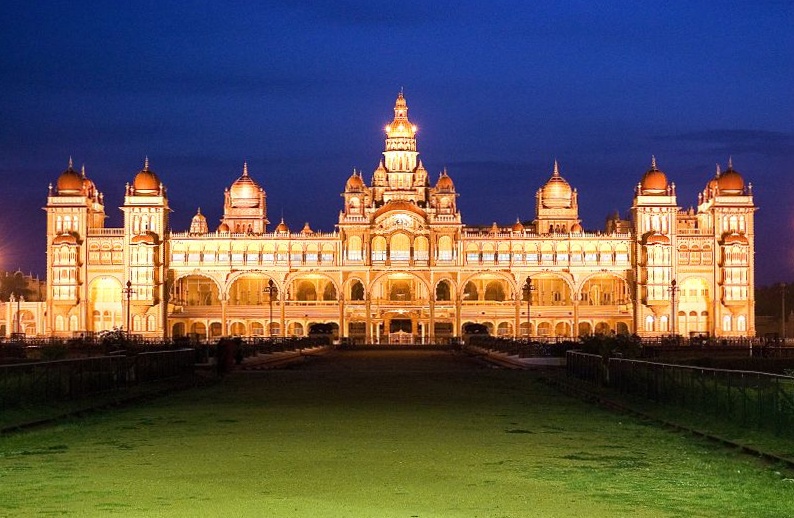 Mysore_Palace_Night.jpg