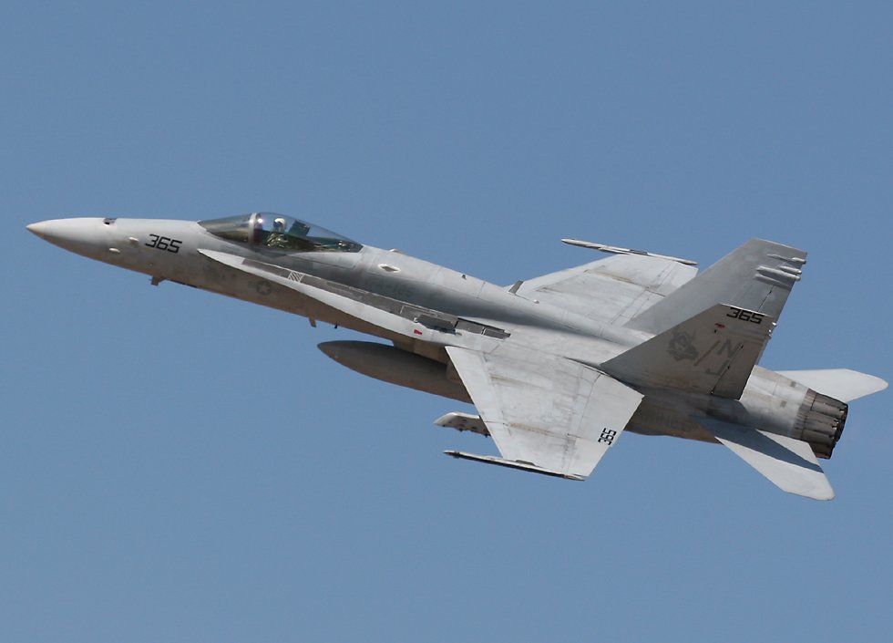 F18c07.jpg