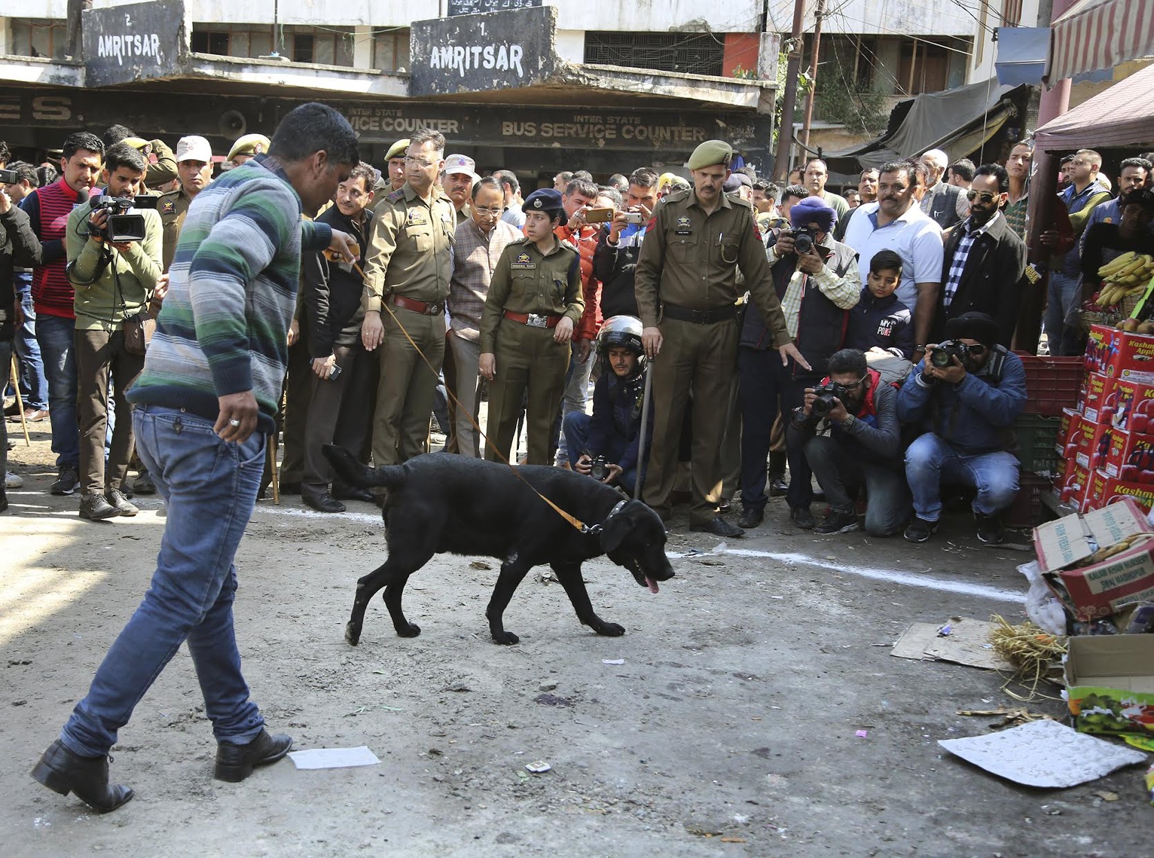 kashmir-bus-explosion-11.jpg