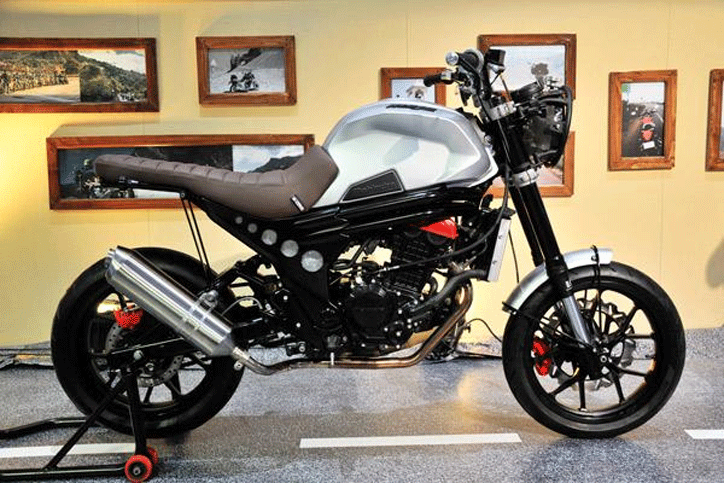 MahindraMojoScrambler.gif