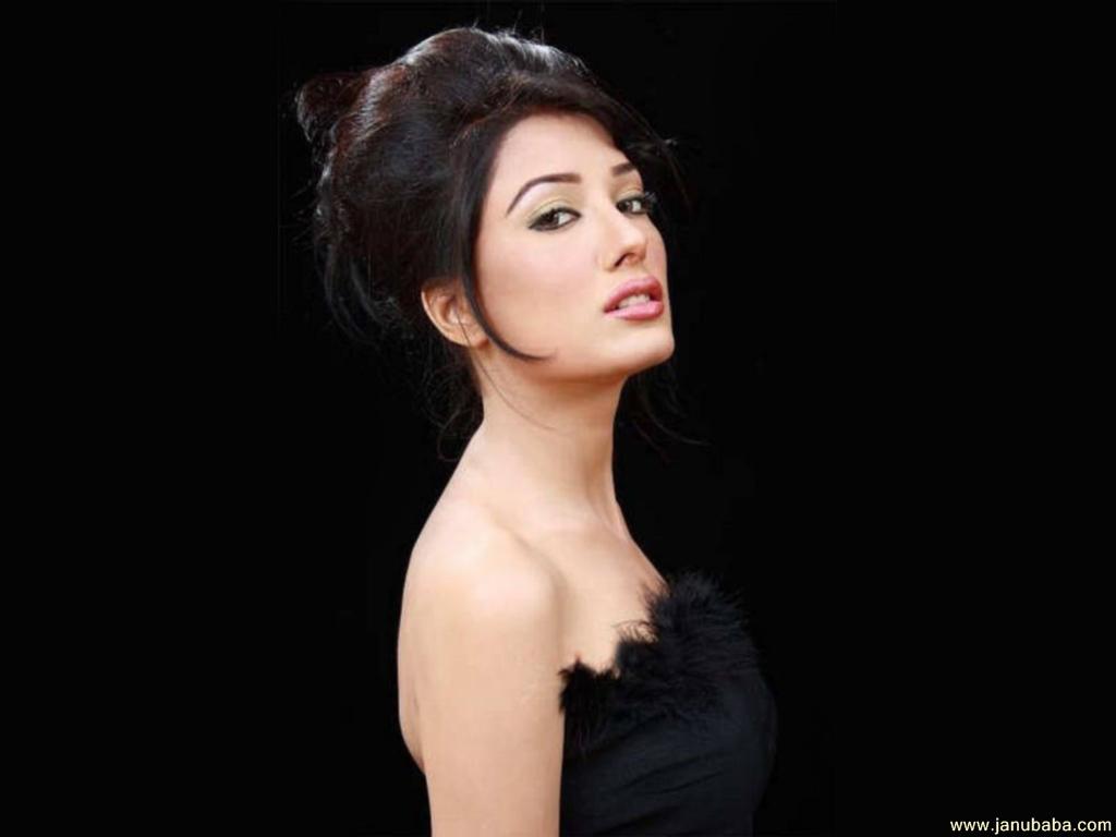 Mehwish-Hayat-Complete-Biography-003.jpg