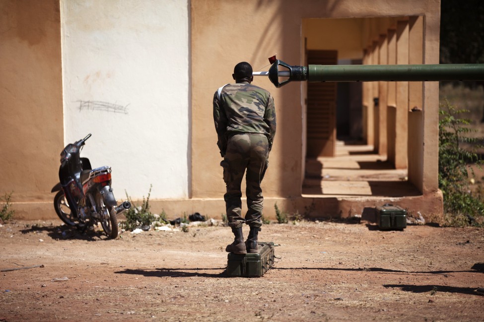 reuters_mali_french_soldier_15Jan13-975x649.jpg