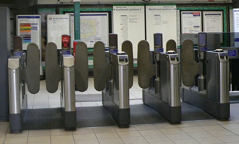 800px-west_kensington_tube_station_gateline_-_cropped.jpg