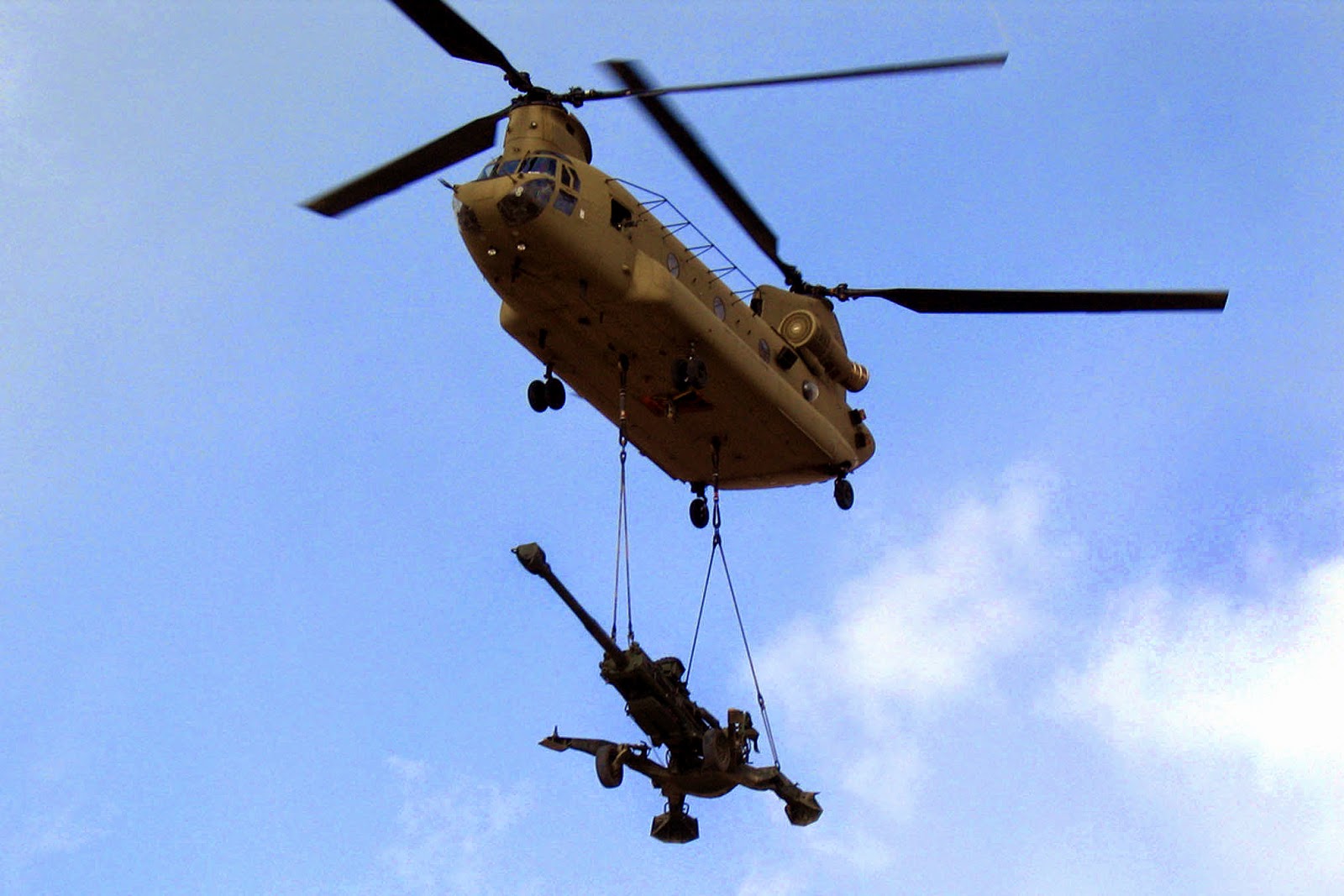 Chinook%2Bunderslinging%2B155mm%2Bultralight.jpg