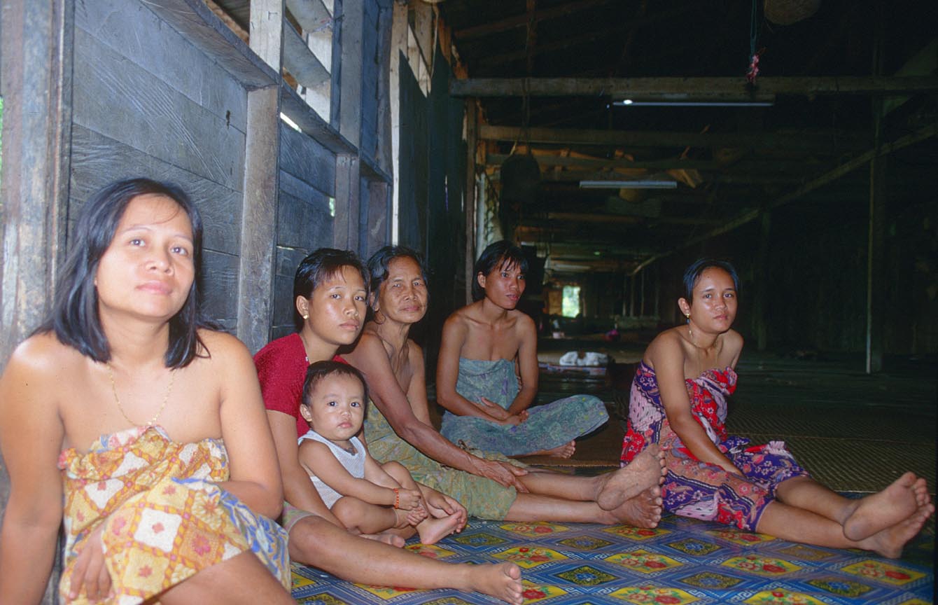 KCH_Iban_Longhouse_People2_2new_b.jpg