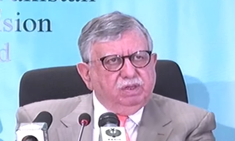 Finance Minister Shaukat Tarin unveiling the economic survey in Islamabad. – DawnNewsTV screengrab