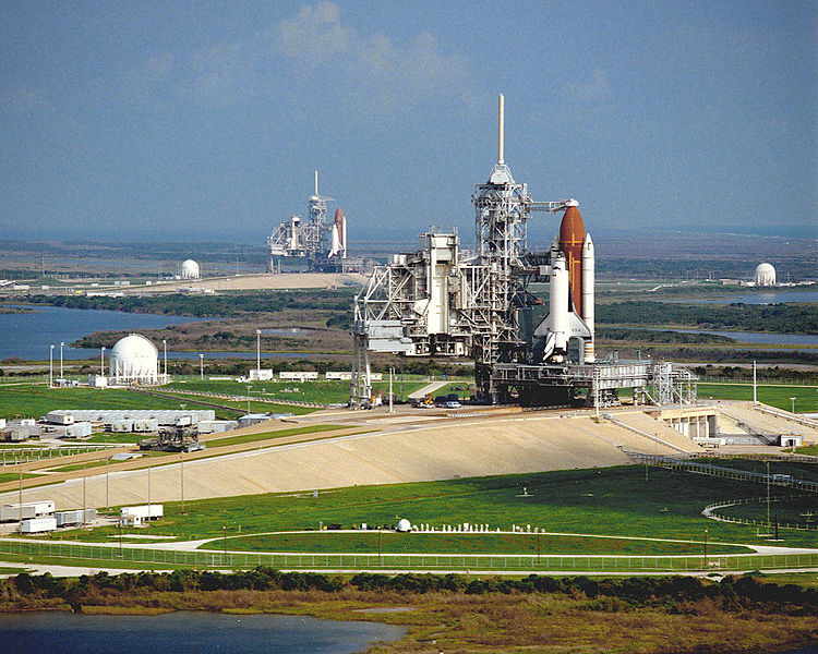 sts35-columbia-and-discovery.jpg