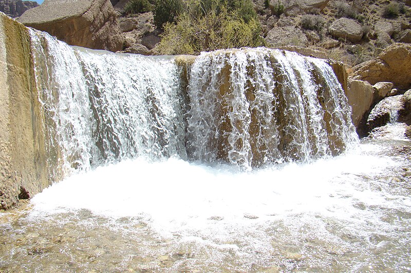 800px-Waterfall_urak.JPG