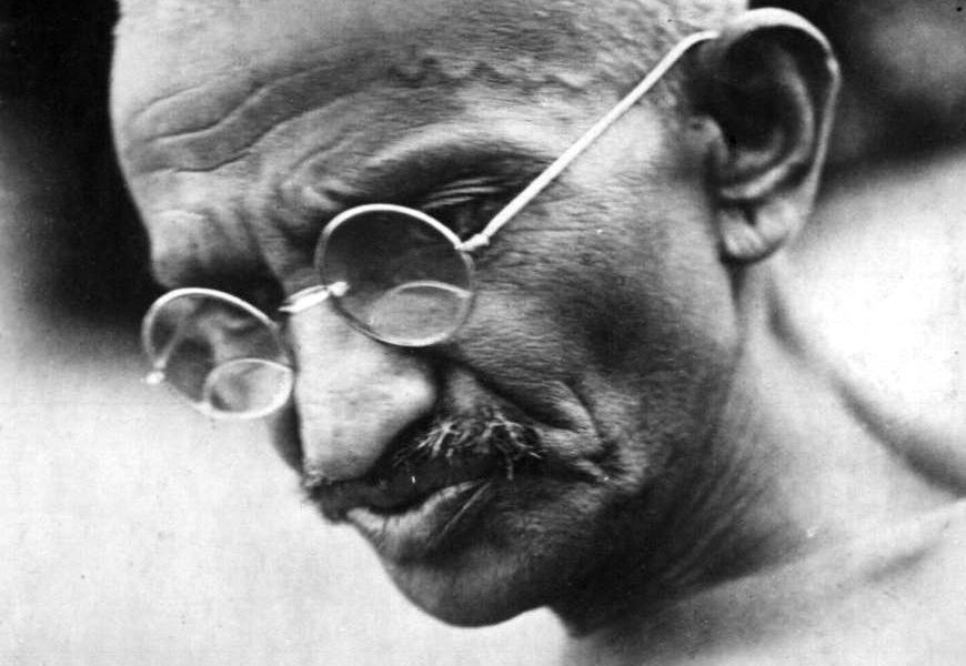 Gandhi_thinking_mood_1931-870x600.jpg