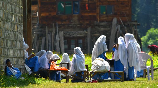 160701052310_arangkel_kashmir_neelum_valley_school_976x549_bbc_nocredit.jpg