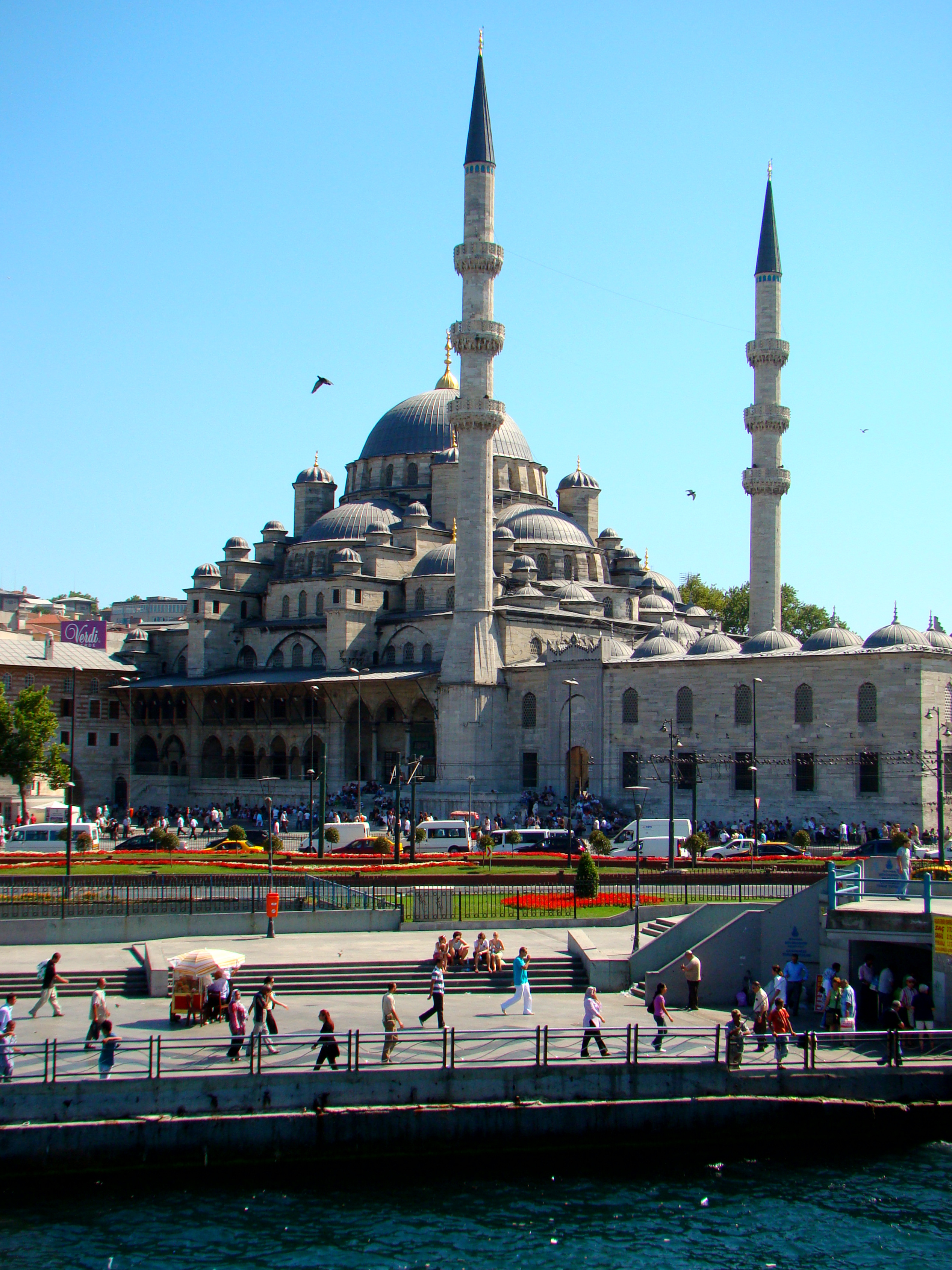 Istanbul_2009_Yeni_Camii.JPG