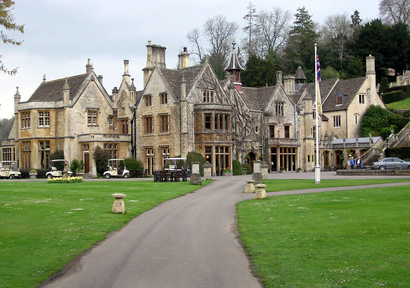 800px-Castle.combe.hotel.arp.jpg