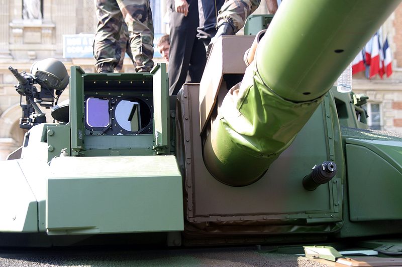 Leclerc-turret_closeup_Bastille_day_2006.jpg