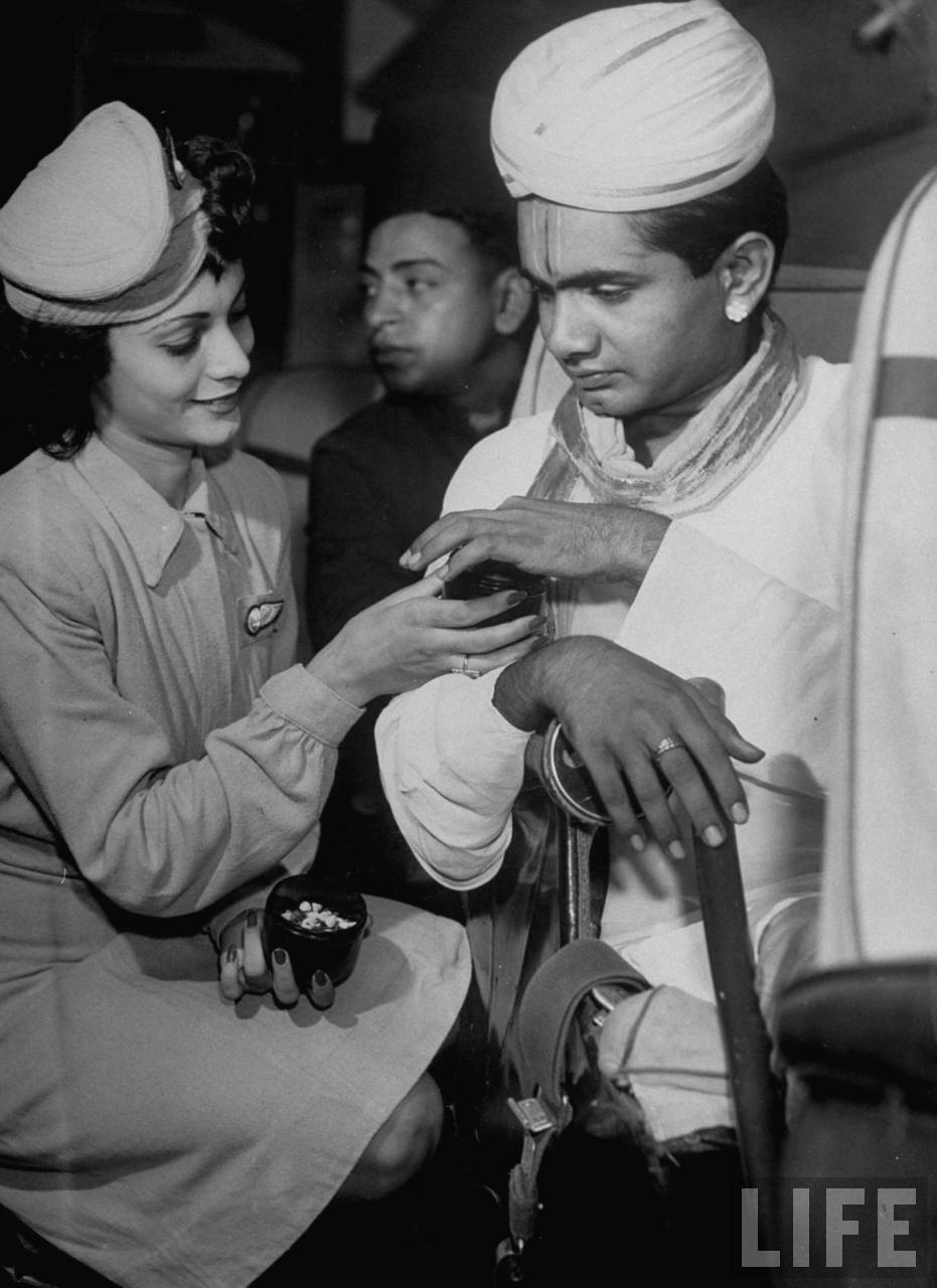 Air+India+Flight+Attendants+-+1946+%284%29.jpg