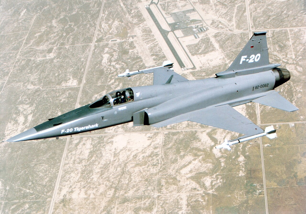 1280px-F-20_flying.jpg