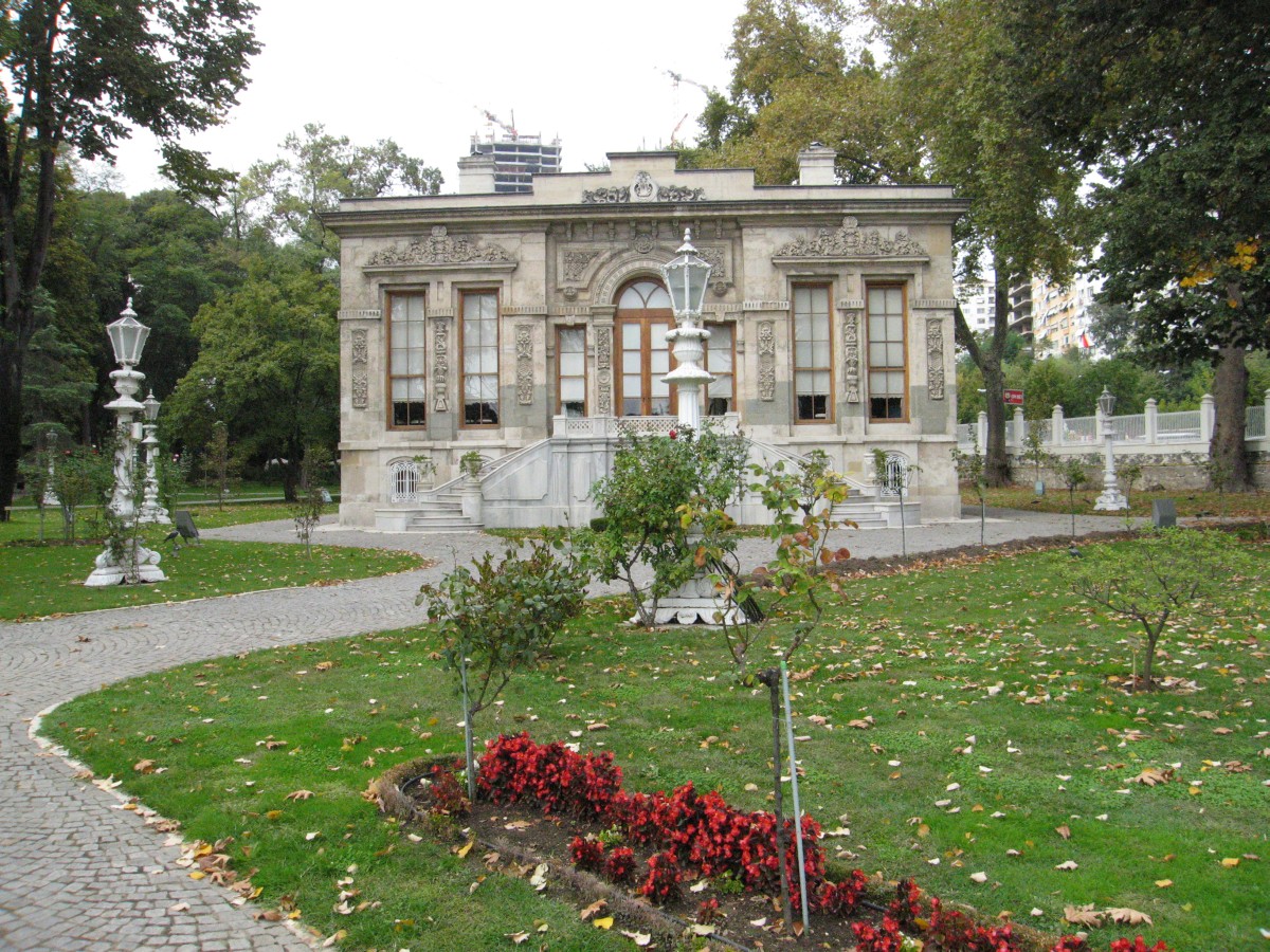 Ihlamur_Palace_Court_Pavilion_02.jpg