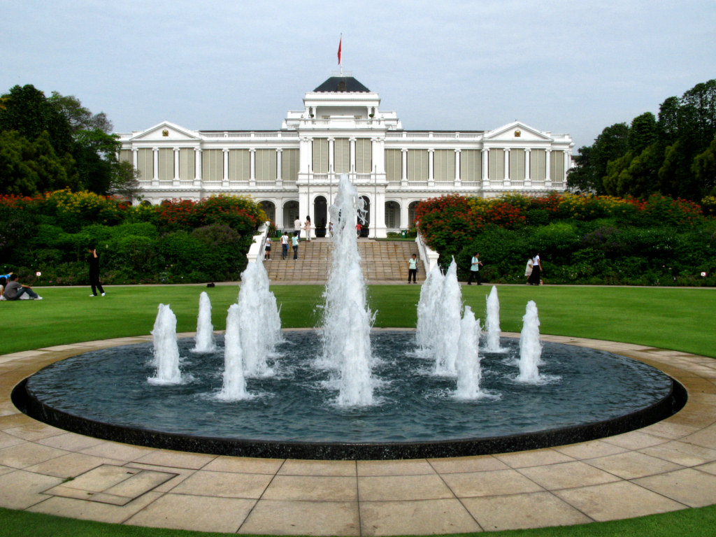 Istana_Singapore_and_fountain_-_20090127.jpg