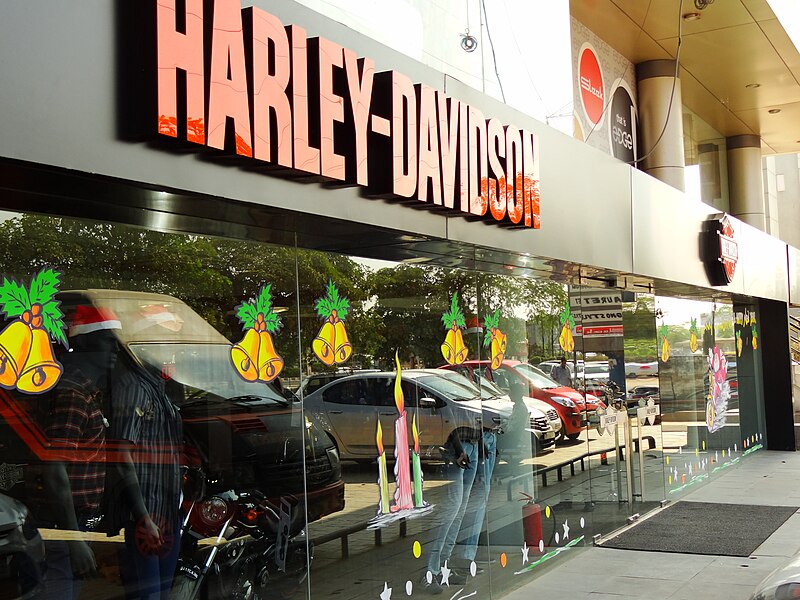 800px-Harley_Davidson_Showroom%281%29.JPG