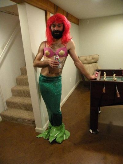 27-funny-halloween-costume-mermaid-man.jpg