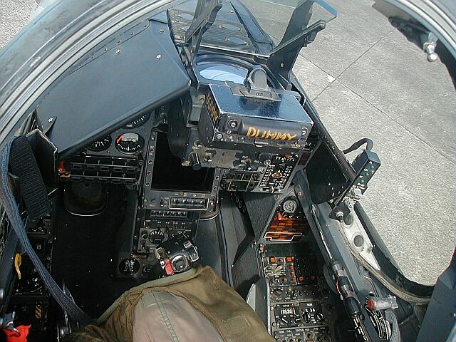 mirage_cockpit_Image052.jpg