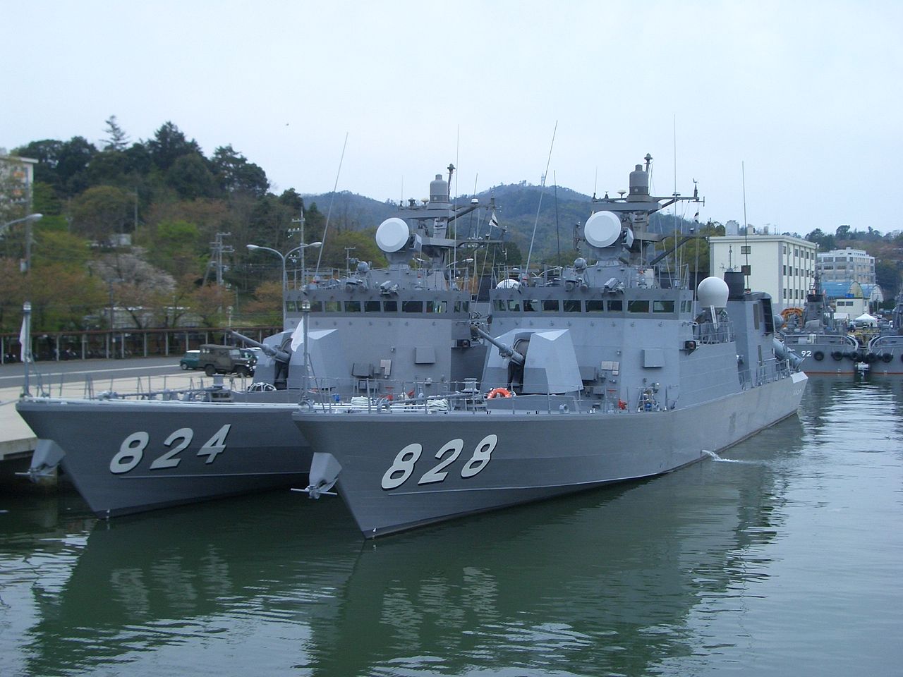 1280px-Hayabusa_and_Umitaka.jpg