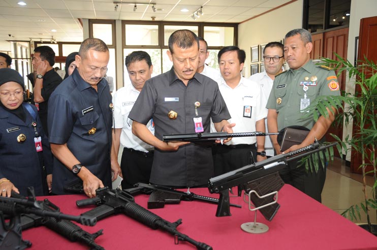 150817-Kunker-Sekjen-ke-Pindad-1.jpg