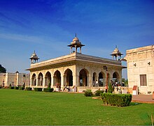 220px-Red_Fort_Delhi.jpg