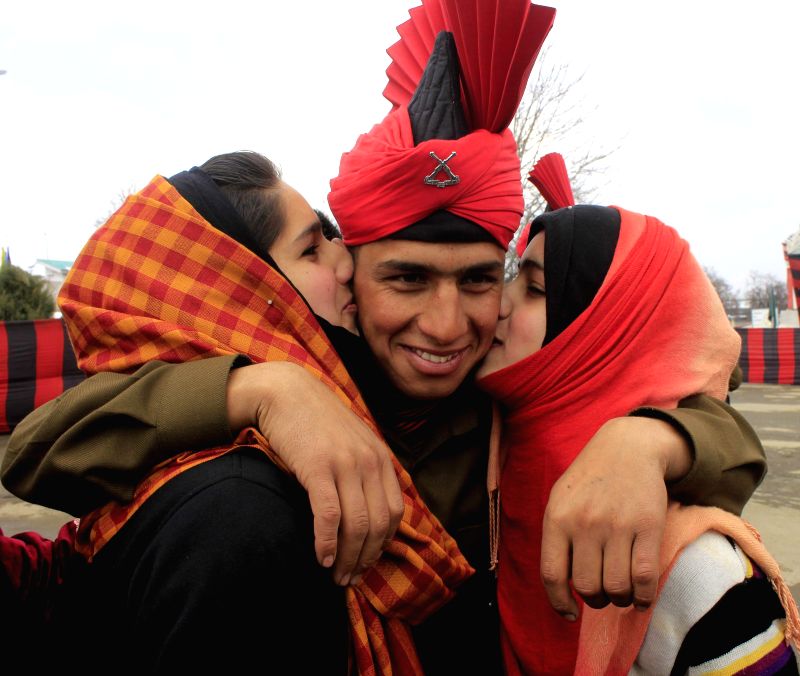 srinagar-family-members-of-a-new-recruit-during-275030.jpg