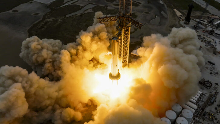 SpaceX Starship Super Heavy test fire