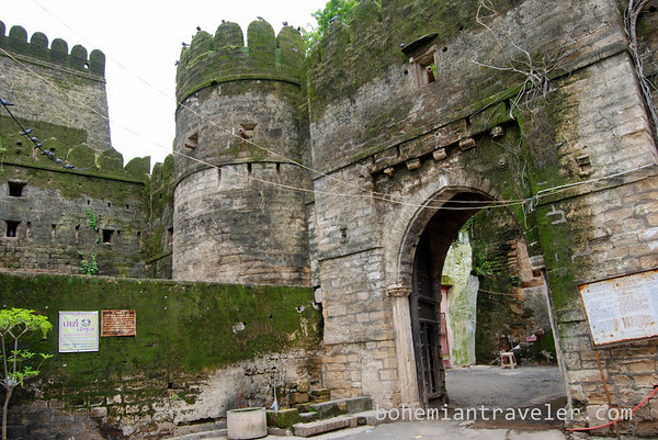 Uparkot%20Fort%20Junagadh-M.jpg