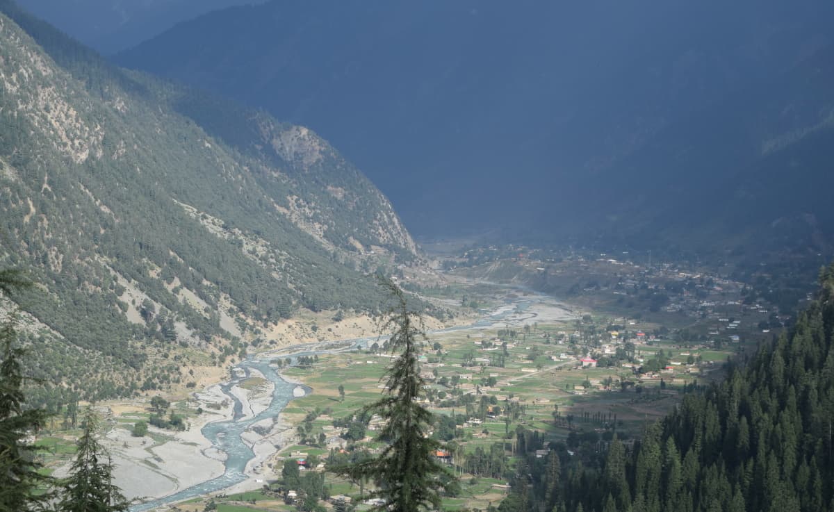 Approaching Utror valley from Badawai pass.