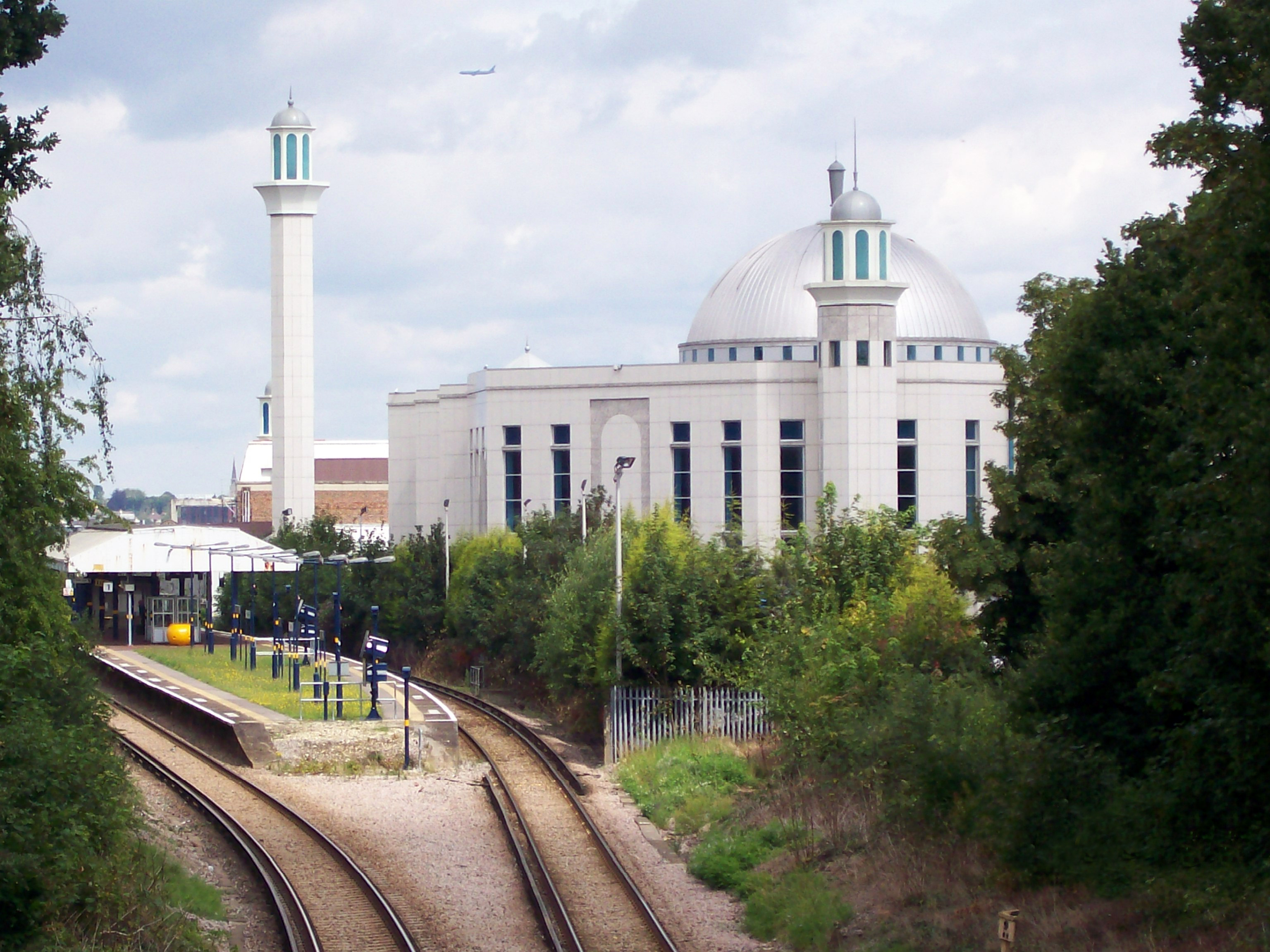 Bait-ul-Futuh_Mosque_in_London.JPG