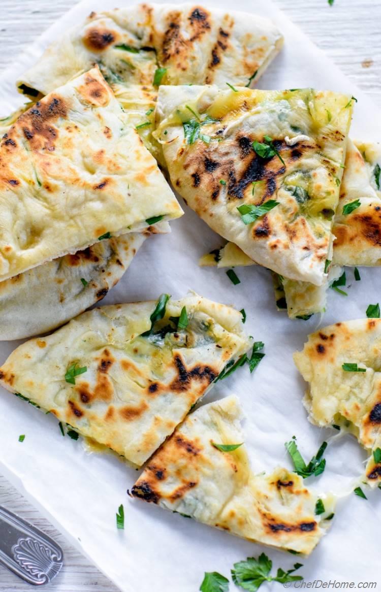 cheesy-spinach-garlic-naan-chefdehome-3.jpg