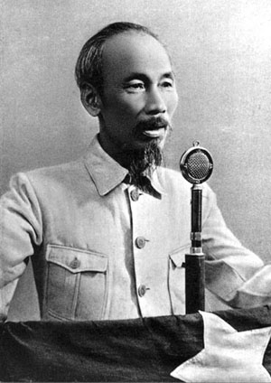 ho_chi_minh_1945.jpg