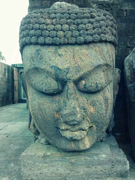 450px-Buddha%27s_head.jpg