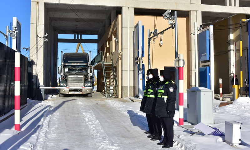 The newly opened passage on the frozen Heilongjiang River on the China-Russia border Photo: Courtesy of Luobei Entry-Exit Border Inspection Station