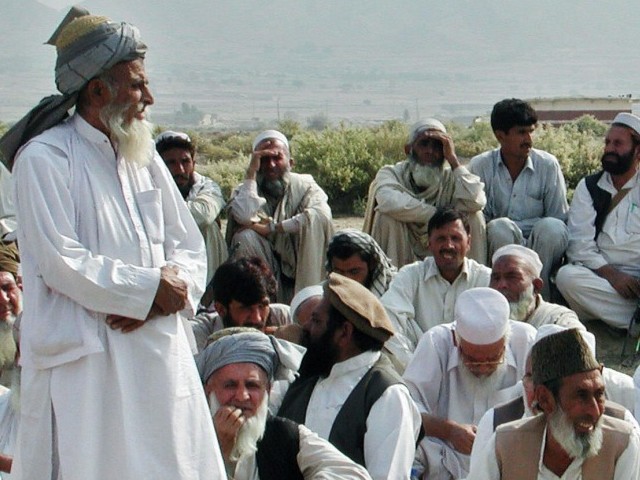 425492-jirga-1345781452-702-640x480.jpg