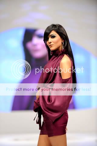 zaheer_abbas_at_veet_show_2010_2.jpg