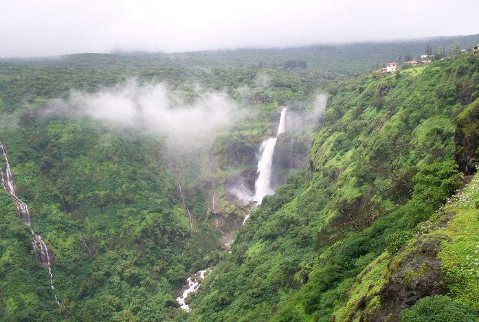 lingmala-waterfalls-in-mahabaleshwar.jpg