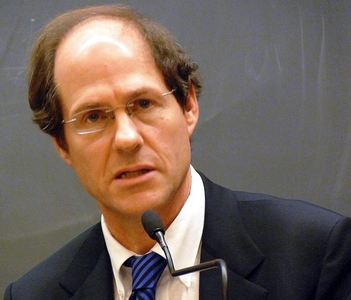 1200px-Cass_Sunstein_%282008%29.jpg