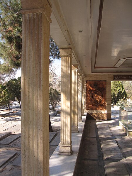 450px-Gholamreza_Takhti%27s_tomb.jpg