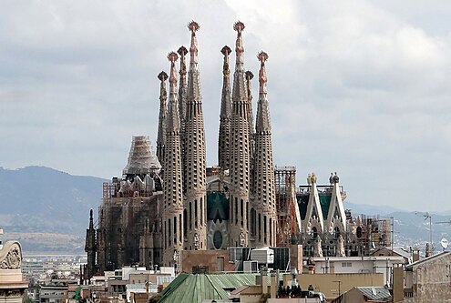 495px-Sagrada_Familia_01.jpg