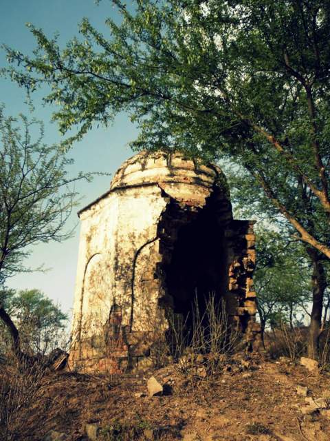 takhpari-temple.jpg