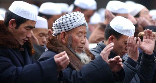 chinese-muslims-praying.jpg