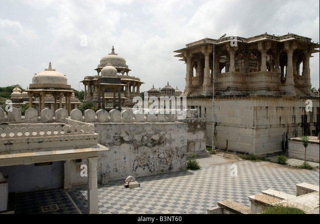 india-rajasthan-udaipur-ahar-cenotaphs-b3nt60.jpg