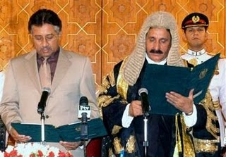 Pakistan-CJ+musharraf.jpg