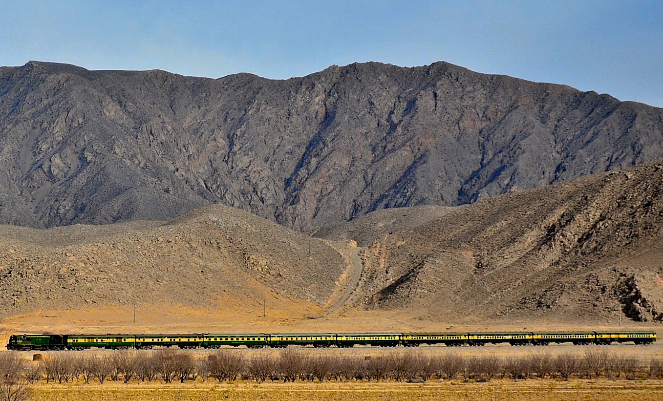 Train_balochistan_pakistan.jpg