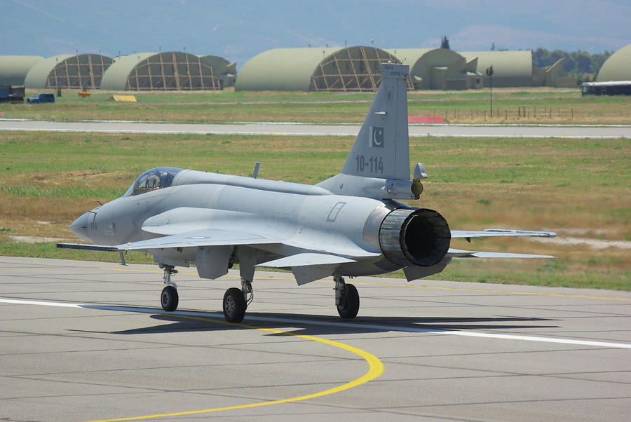 jf-17-thunder-tim-beach.jpg