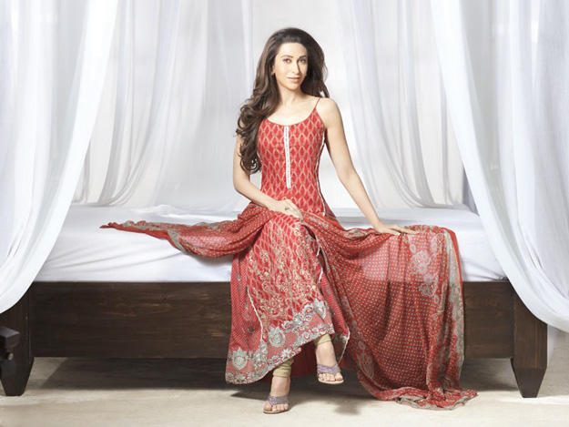 Karisma-Kapoor-2-Crescent-Lawn-2012-copy.jpg